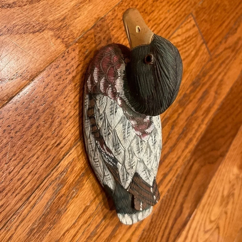 unbranded wood carved